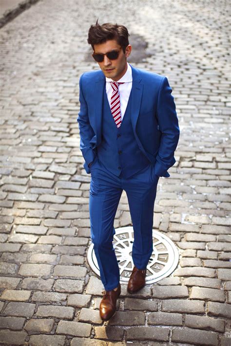 blue suit what color shirt.